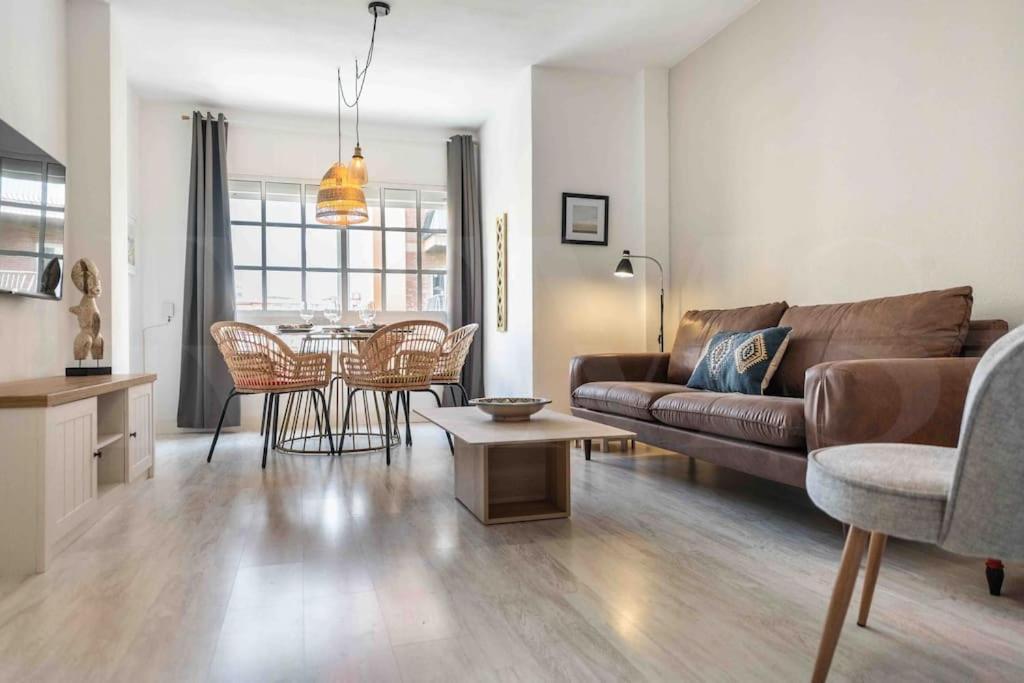 Spacious & Authentic Apartment By Rems Малага Экстерьер фото