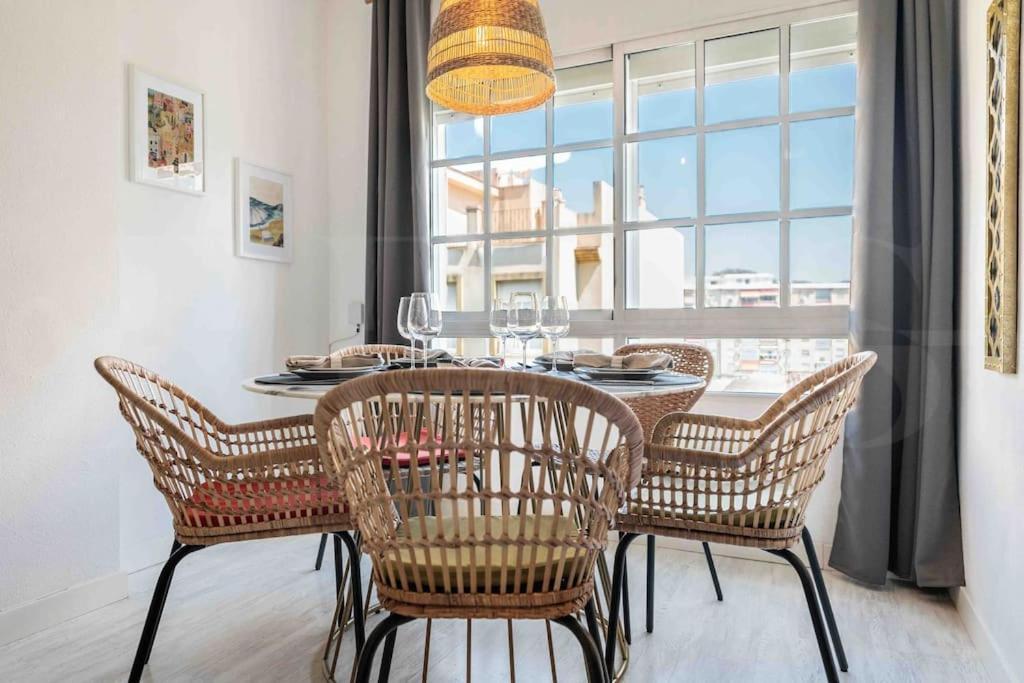 Spacious & Authentic Apartment By Rems Малага Экстерьер фото